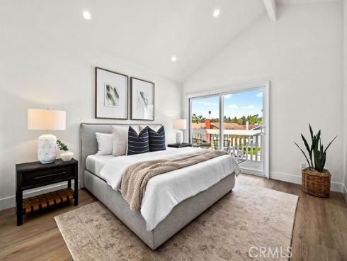 937 Carnation , Costa Mesa, CA