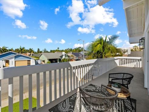 937 Carnation , Costa Mesa, CA