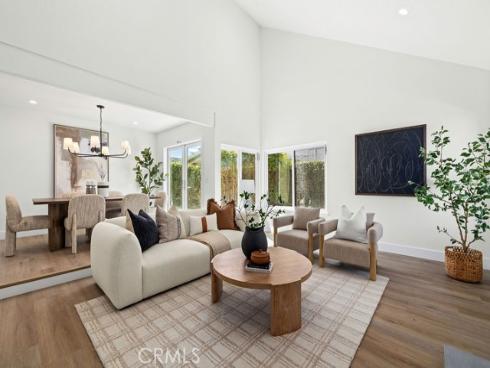 937 Carnation , Costa Mesa, CA