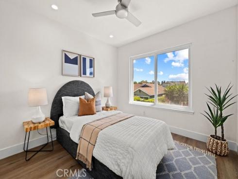 937 Carnation , Costa Mesa, CA