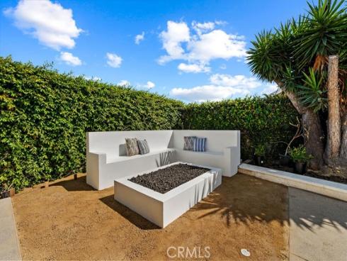 937 Carnation , Costa Mesa, CA