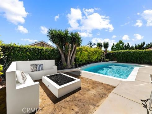 937 Carnation , Costa Mesa, CA