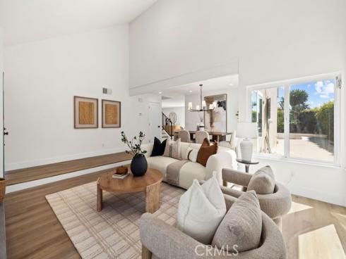 937 Carnation , Costa Mesa, CA