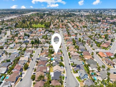 937  Carnation  , Costa Mesa, CA