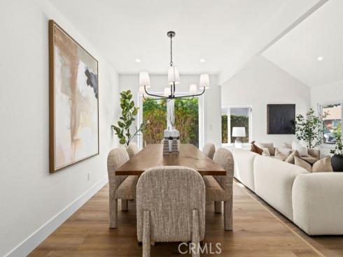 937 Carnation , Costa Mesa, CA