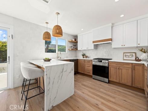 937 Carnation , Costa Mesa, CA