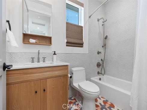 175  Costa Mesa  , Costa Mesa, CA