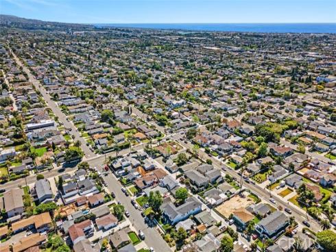 175  Costa Mesa  , Costa Mesa, CA