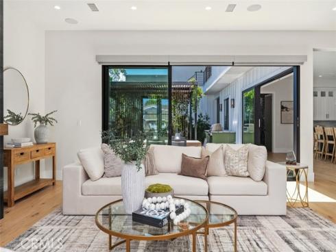 175  Costa Mesa  , Costa Mesa, CA