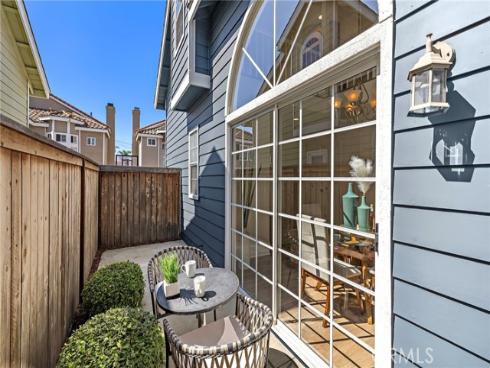 2563  Orange  C  Avenue, Costa Mesa, CA