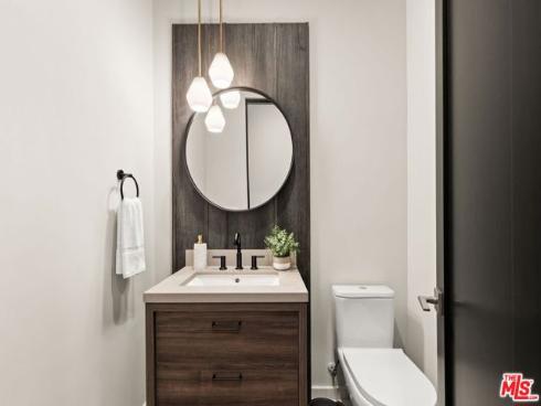 752 W 19th  B  Street, Costa Mesa, CA