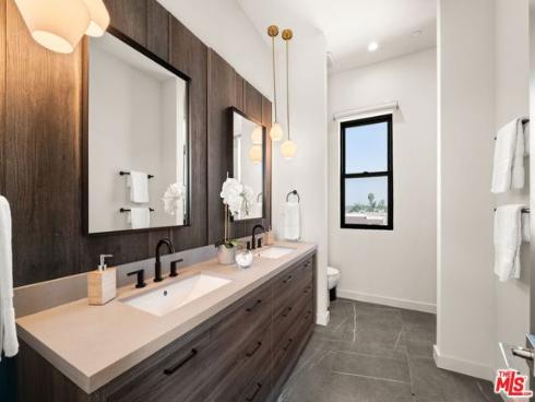 752 W 19th  B  Street, Costa Mesa, CA