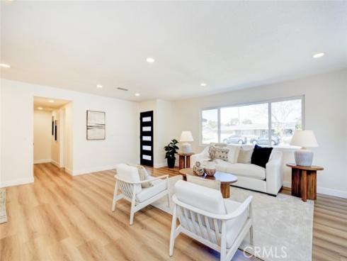 2433 Littleton , Costa Mesa, CA