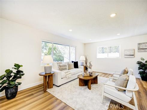 2433 Littleton , Costa Mesa, CA