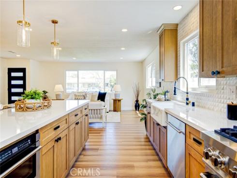 2433 Littleton , Costa Mesa, CA