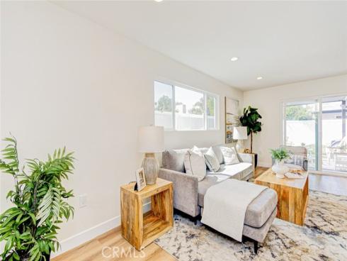 2433 Littleton , Costa Mesa, CA