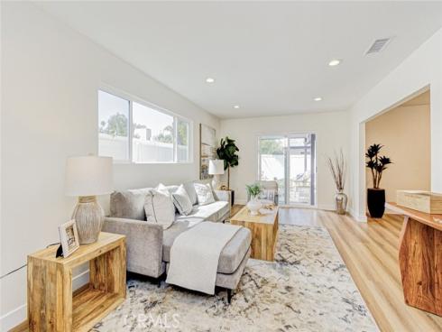 2433 Littleton , Costa Mesa, CA