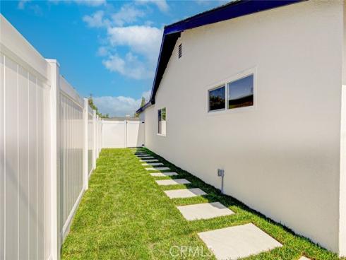 2433 Littleton , Costa Mesa, CA