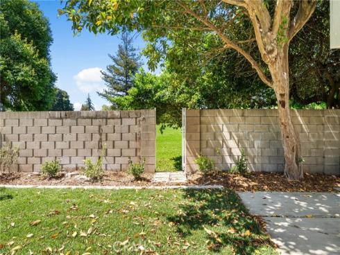 3375 Fuchsia Street , Costa Mesa, CA