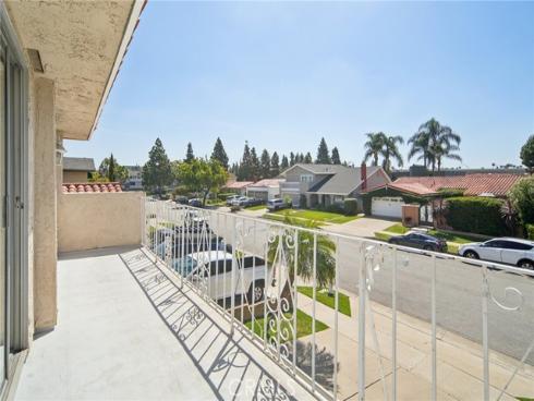 1070  Visalia  , Costa Mesa, CA