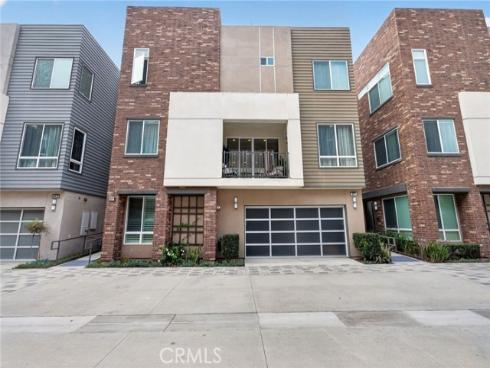 821  Brickyard  , Costa Mesa, CA