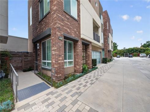 821  Brickyard  , Costa Mesa, CA