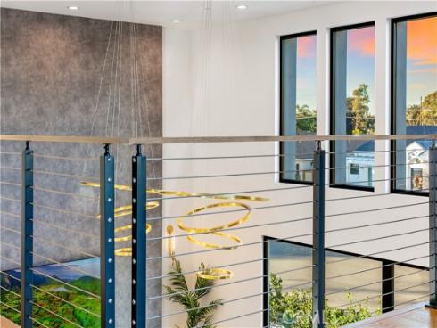 853  Oak  , Costa Mesa, CA