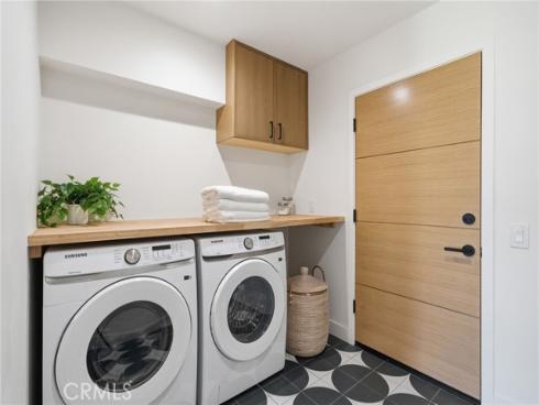 2952  Java   Road, Costa Mesa, CA