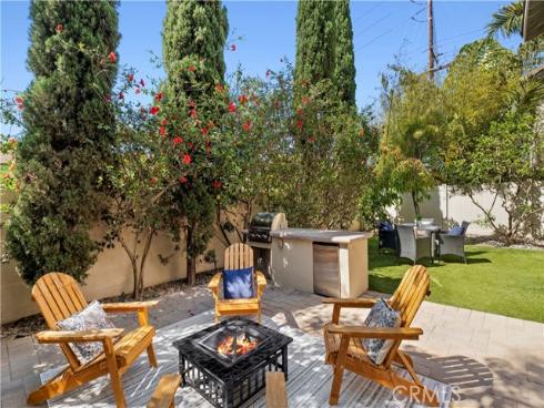 695  Center  B  Street, Costa Mesa, CA