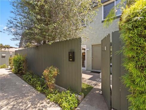 1632  Iowa  B  Street, Costa Mesa, CA