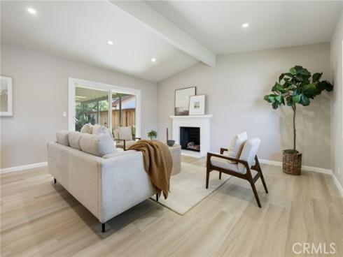 927  Presidio  , Costa Mesa, CA