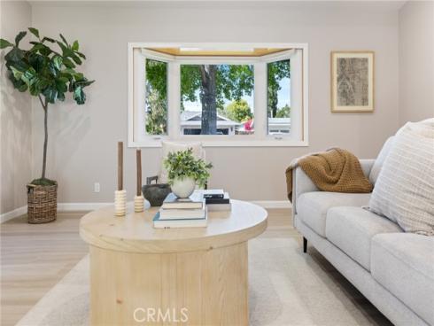 927  Presidio  , Costa Mesa, CA