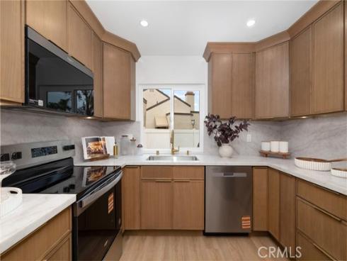923 Hyde Court, Costa Mesa, CA