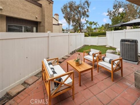 923 Hyde Court, Costa Mesa, CA