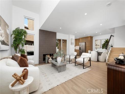 923 Hyde Court, Costa Mesa, CA