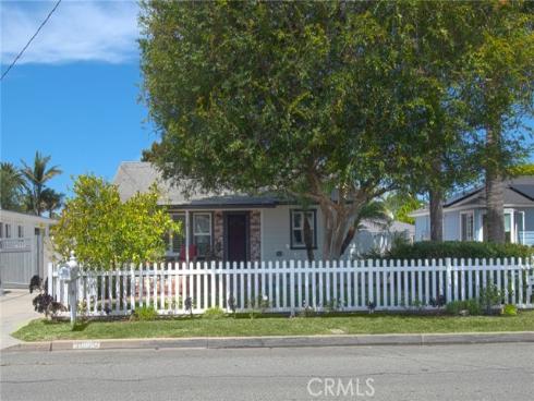 1925 Fullerton Avenue, Costa Mesa, CA