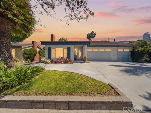635  Plumer  , Costa Mesa, CA