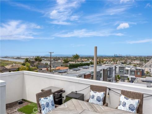 2105 Two Harbors Circle, Costa Mesa, CA