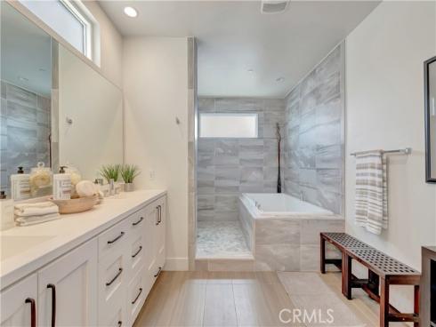 2105 Two Harbors Circle, Costa Mesa, CA