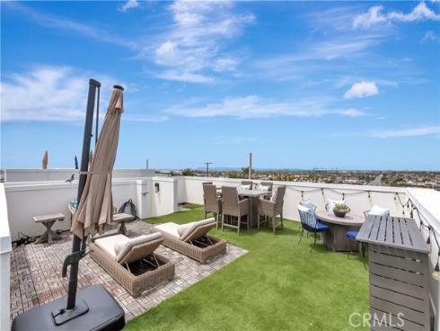 2105 Two Harbors Circle, Costa Mesa, CA