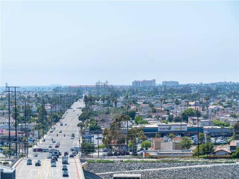 2105 Two Harbors Circle, Costa Mesa, CA