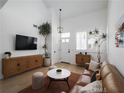 293 Mesa Dr , Costa Mesa, CA