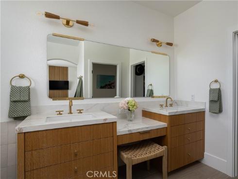 293 Mesa Dr , Costa Mesa, CA