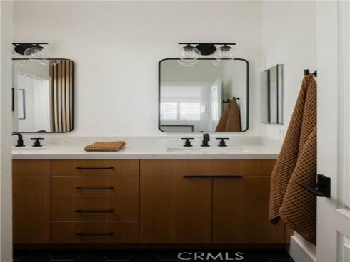 293 Mesa Dr , Costa Mesa, CA