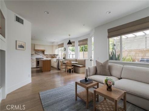 293 Mesa Dr , Costa Mesa, CA