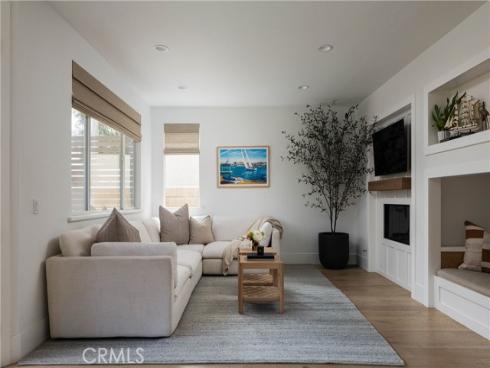 293 Mesa Dr , Costa Mesa, CA