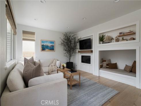 293 Mesa Dr , Costa Mesa, CA