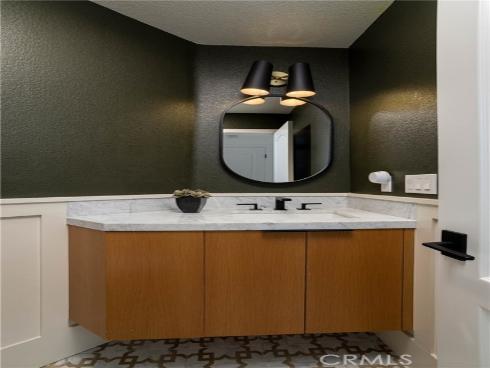 293 Mesa Dr , Costa Mesa, CA