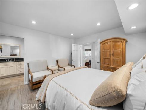 1099 Salinas , Costa Mesa, CA