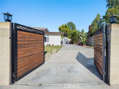 1099 Salinas , Costa Mesa, CA